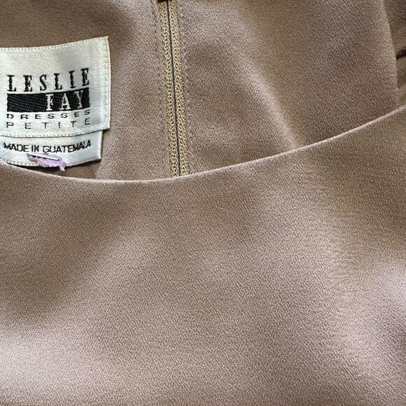 Vintage Dress Womens Size 8 Beige Petite Modest Everyday Wear - Picture 6 of 7